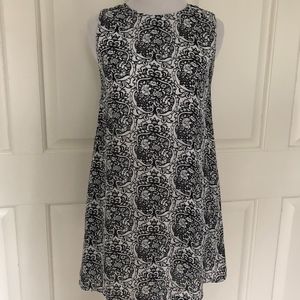 BLACK & WHITE SWING / SHIFT DRESS - LINED - POCKET